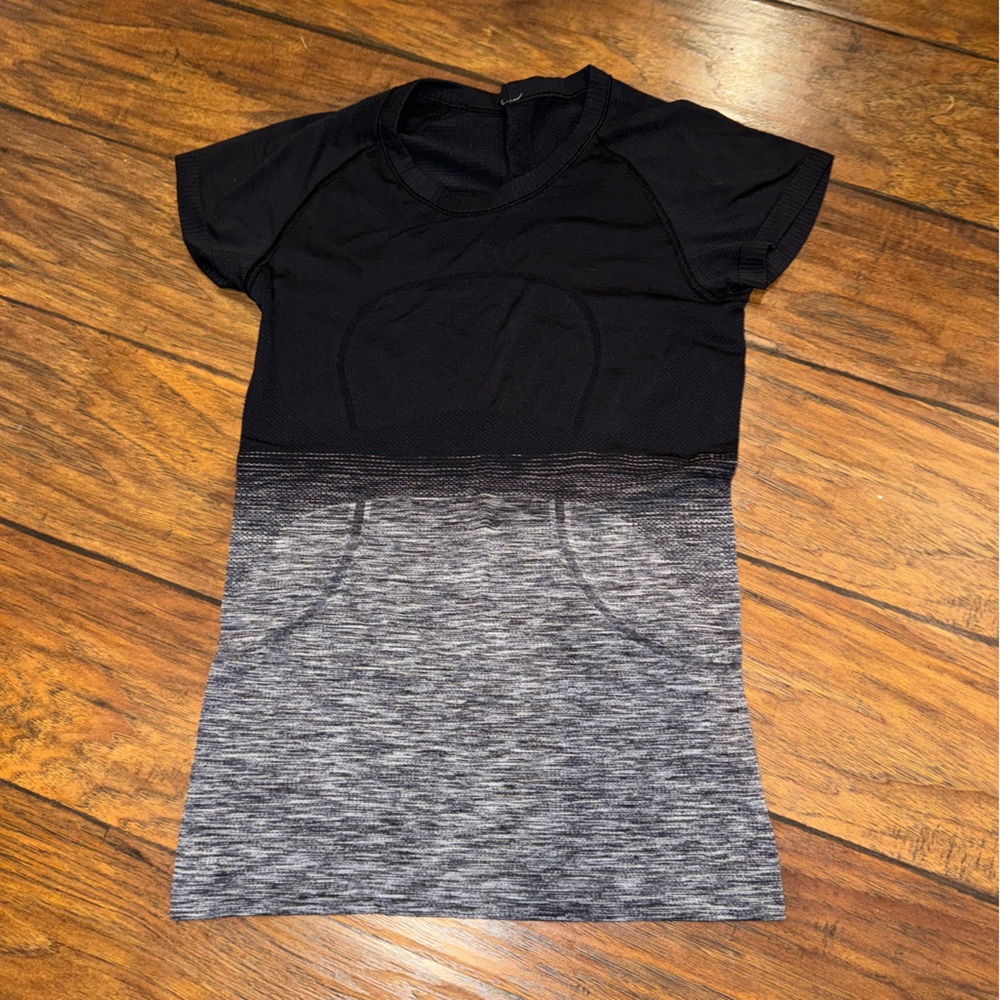 Lululemon swiftly tech short sleeve top